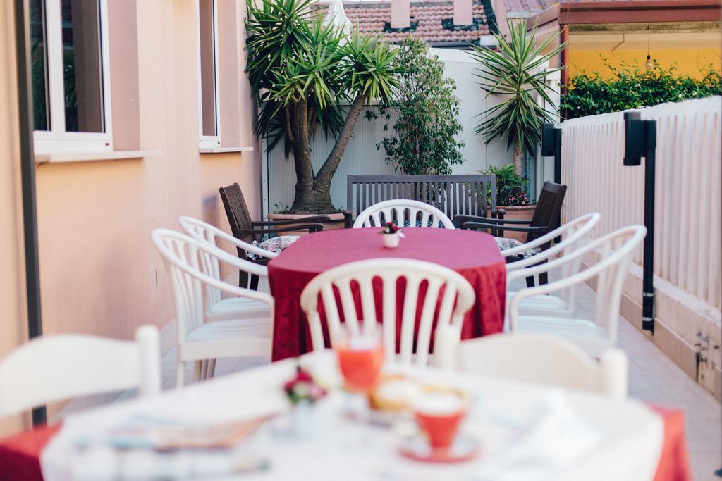 Roma Hotel Pineto Exterior photo